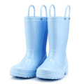 Kids New Fashion Blue Couleur imperméable Nature matériaux Bottes de pluie Easy-On Handles Chaussures